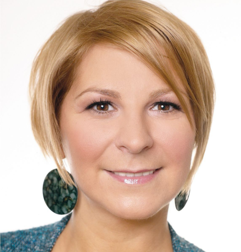 dr. csorbai hajnalka 768x802 (1)